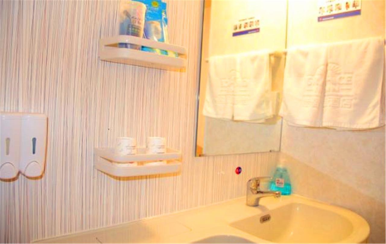 Greentree Inn Shandong Qingdao Railway Station Zhanqiao Yacht Wharf Express 외부 사진